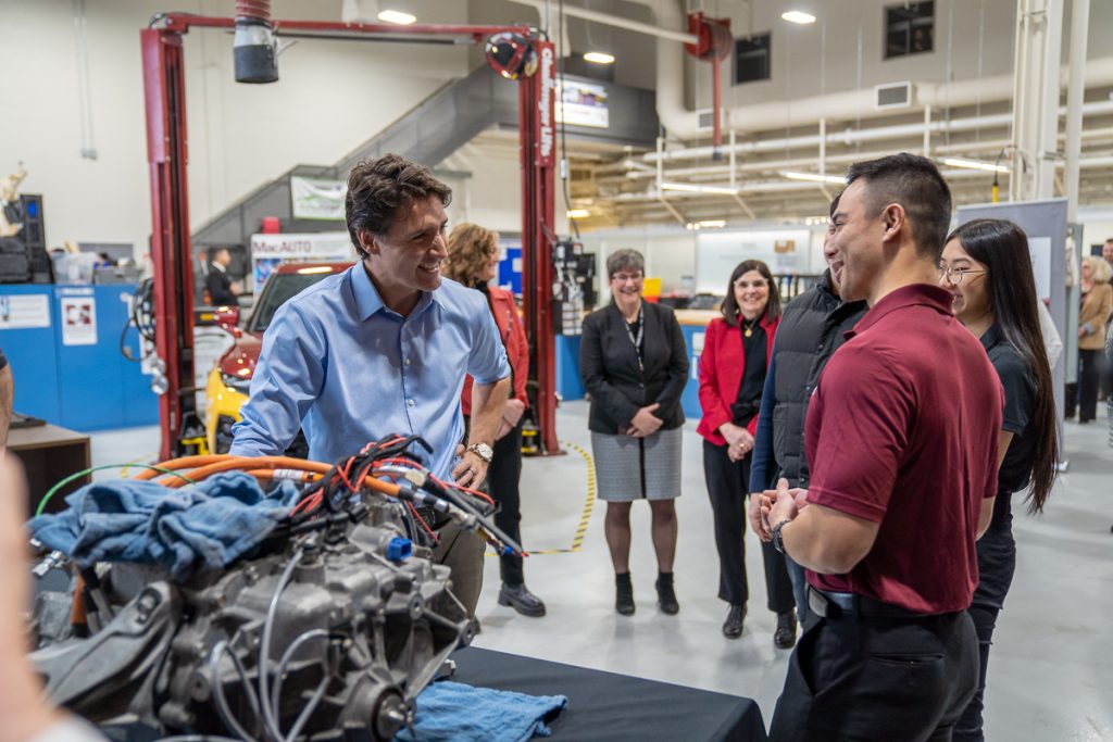 Prime Minister Justin Trudeau talking with a student at the McMaster Automotive Resource Centre.